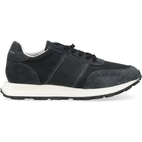 Low Top Sneakers , male, Sizes: 12 UK, 11 UK, 6 UK, 9 UK, 10 UK, 8 UK, 7 UK - Philippe Model - Modalova