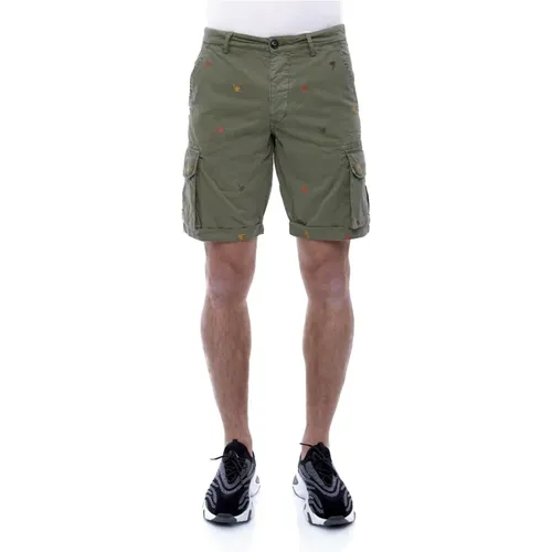 Cargo Bermuda Shorts with Embroidery , male, Sizes: 3XL - 40Weft - Modalova