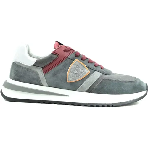 Elevate Your Casual Look with Stylish Sneakers , male, Sizes: 9 UK, 10 UK - Philippe Model - Modalova