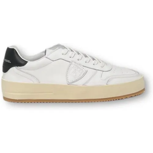 Stylish Low Sneakers , male, Sizes: 9 UK, 6 UK, 10 UK, 8 UK, 11 UK - Philippe Model - Modalova