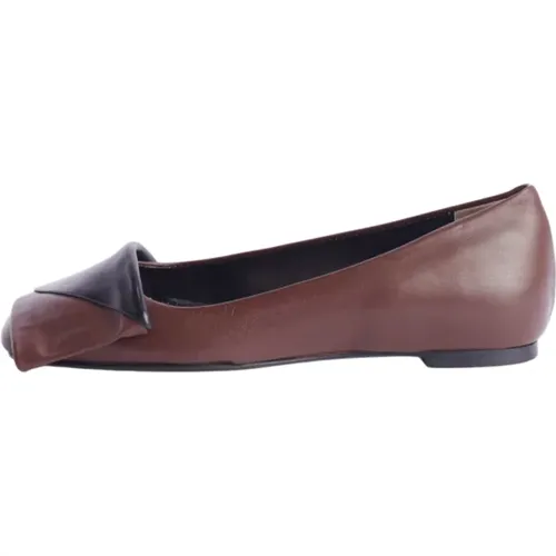 Braune Flache Schuhe Leder Material , Damen, Größe: 38 EU - L'arianna - Modalova