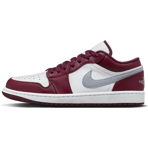 Niedrige Bordeaux Sneakers, November 2022 Veröffentlichung , Herren, Größe: 36 EU - Jordan - Modalova