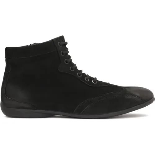 Schwarze Nubuk Minimalistische Chukka Stiefel - Kazar - Modalova