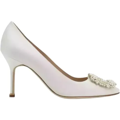 White Satin Hangisi Heels with Pearl Embellishment , female, Sizes: 5 UK, 6 UK, 8 UK, 7 UK, 4 UK - Manolo Blahnik - Modalova