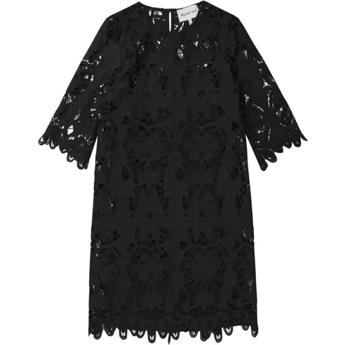 Schönes Lisol Kleid mit ¾ Ärmeln und Spitzen-Detail , Damen, Größe: 2XL - Munthe - Modalova
