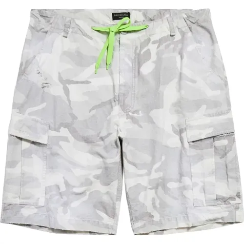 Camouflage Print Distressed Shorts , male, Sizes: S - Balenciaga - Modalova
