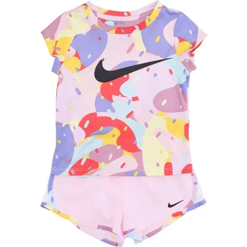 Mädchen Dri Fit Bedrucktes Tee & Tempo Shorts Set - Nike - Modalova