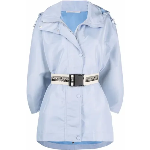 Sta10 Jacke - Stilvoll und Trendig,Blaue Jacke aus recyceltem Nylon mit Logo-Gürtel - Stella Mccartney - Modalova
