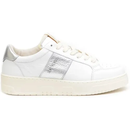 White and Silver Leather Tennis Sneakers , male, Sizes: 6 UK, 7 UK, 2 UK - Saint Sneakers - Modalova