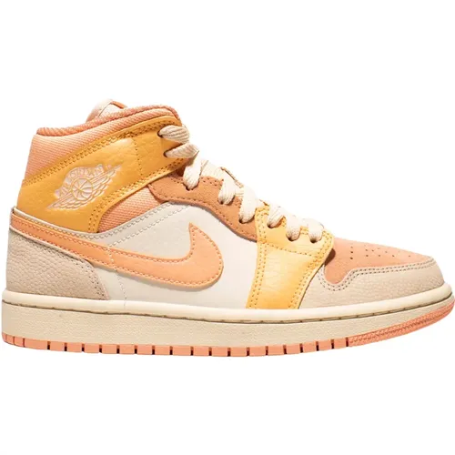 Apricot Orange Limited Edition Sneakers , male, Sizes: 6 1/2 UK, 3 1/2 UK, 5 UK, 10 UK, 8 1/2 UK, 4 UK, 4 1/2 UK, 2 UK, 9 UK, 7 UK, 2 1/2 UK, 10 1/2 U - Nike - Modalova