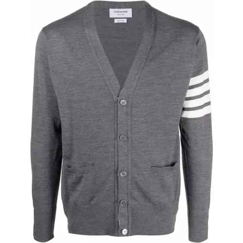 M classic v neck cardigan w/ 4 bar sleeve wool medium grey , male, Sizes: XL, L, M, 2XL - Thom Browne - Modalova