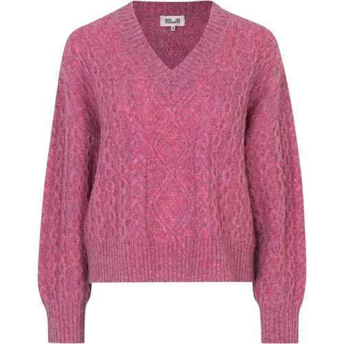 Soft Knit V-Neck Cable Pullover , female, Sizes: L - BAUM UND PFERDGARTEN - Modalova
