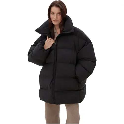 Women's Quilted Puffer Jacket with a High Collar Er00113894 , female, Sizes: XS, M, S - Estro - Modalova