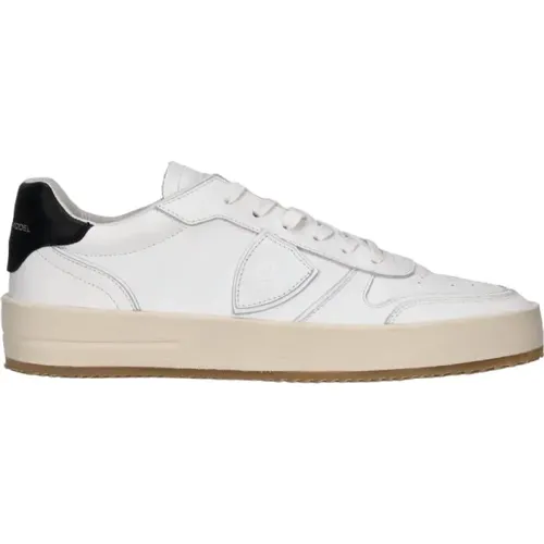 Weiße Sneaker mit Perforierter Spitze und Logo , Herren, Größe: 45 EU - Philippe Model - Modalova