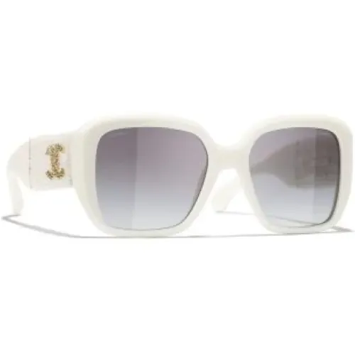 Stilvolle Sonnenbrille für den täglichen Gebrauch,Schwarze Sonnenbrille mit Originalzubehör - Chanel - Modalova