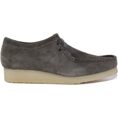 Grey Wallabee Mens Shoes , male, Sizes: 8 1/2 UK, 7 1/2 UK, 10 1/2 UK, 12 UK - Clarks - Modalova