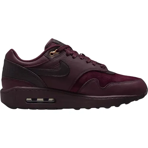 Limited Edition Burgundy Crush Sneakers , male, Sizes: 12 UK, 8 UK, 10 1/2 UK, 4 1/2 UK, 10 UK, 3 1/2 UK, 11 UK, 9 UK, 2 UK, 11 1/2 UK, 6 1/2 UK, 8 1/ - Nike - Modalova