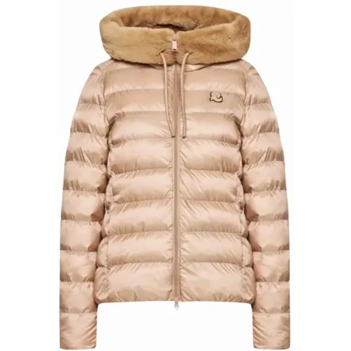 Kapuzenjacke mit Pelz Horizontal Gesteppter Stil - Invicta - Modalova