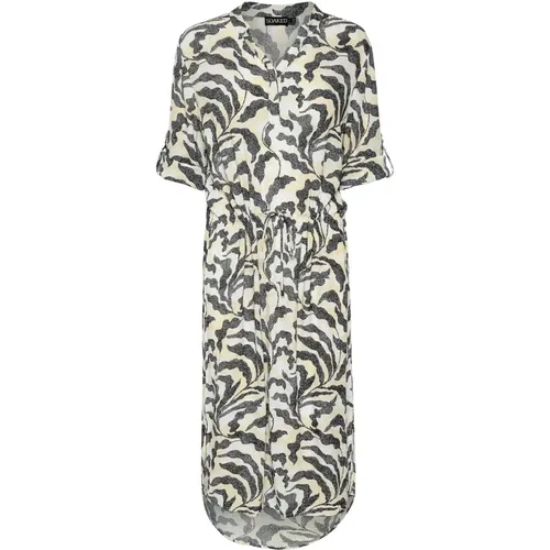 Sandshell Dot Leaves Print Dress , female, Sizes: L - Soaked in Luxury - Modalova