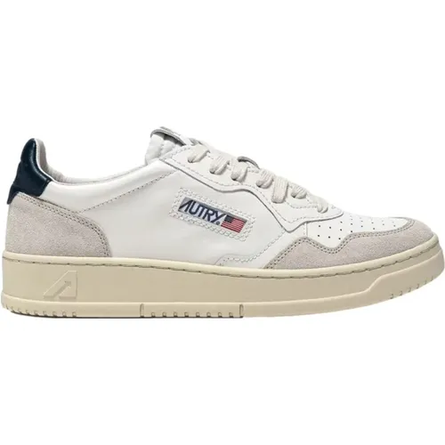 Medalist Low White Blue Sneaker , male, Sizes: 8 UK, 11 UK, 6 UK, 7 UK, 10 UK, 12 UK, 9 UK - Autry - Modalova