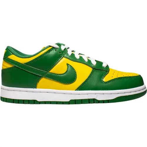 Limited Edition Dunk Low Brazil , male, Sizes: 2 1/2 UK, 6 1/2 UK, 3 1/2 UK, 8 UK, 13 UK, 2 UK, 10 1/2 UK, 14 1/2 UK, 7 UK, 4 UK, 11 1/2 UK, 8 1/2 UK, - Nike - Modalova