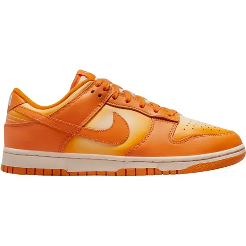 Limited Edition Magma Low Sneakers , male, Sizes: 6 UK, 4 UK, 7 UK, 13 UK, 9 UK, 1 1/2 UK, 2 1/2 UK, 4 1/2 UK, 2 UK, 11 UK, 11 1/2 UK, 8 1/2 UK, 3 1/2 - Nike - Modalova