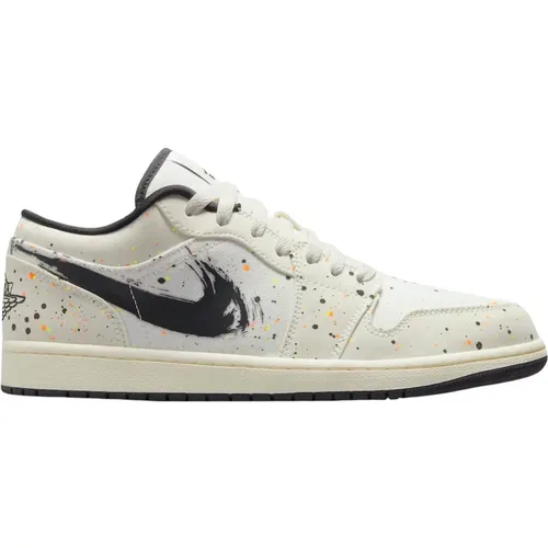 Limited Edition Paint Splatter Sneakers , male, Sizes: 9 UK, 11 1/2 UK, 12 UK, 6 1/2 UK, 8 1/2 UK, 8 UK, 7 UK, 10 1/2 UK, 11 UK, 6 UK, 13 UK, 10 UK, 1 - Nike - Modalova