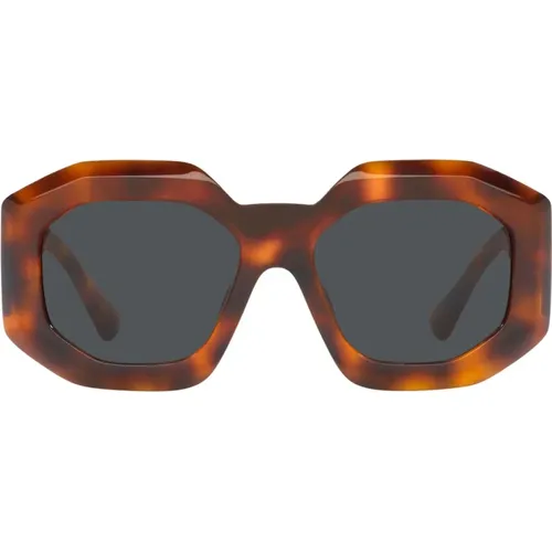 Sonnenbrille mit unregelmäßiger Form, Havana Linse und dunkelgrauem Rahmen , unisex, Größe: 56 MM - Versace - Modalova