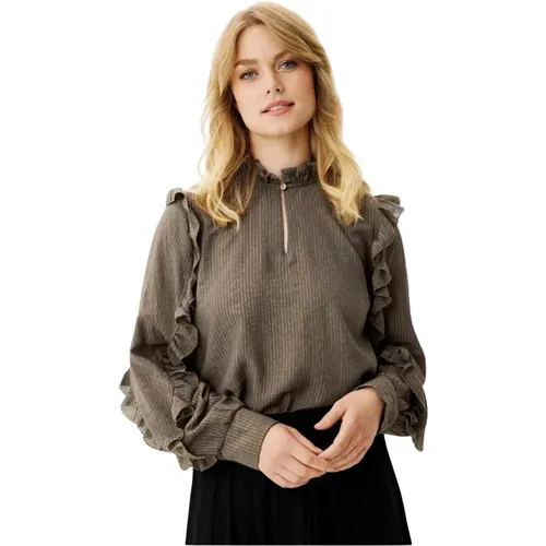 Feminine Blouse with Ruffle Details , female, Sizes: L, XL - IN Front - Modalova