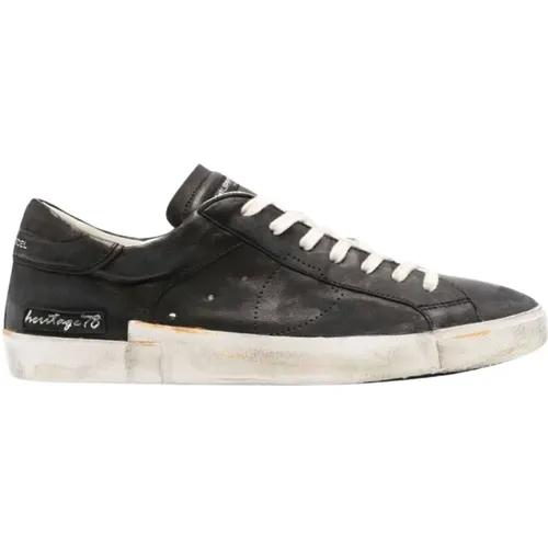 Schwarze Sneakers Distressed Finish Perforierte Details , Herren, Größe: 41 EU - Philippe Model - Modalova