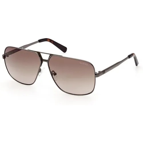 Stylish Sunglasses with Brown Gradient Lens , male, Sizes: 61 MM - Guess - Modalova