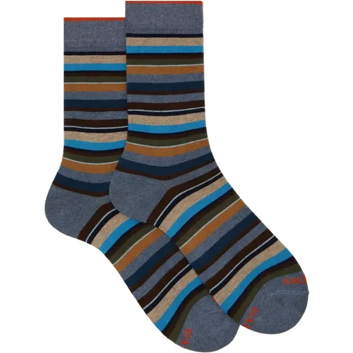 Kurze Socken mit mehrfarbigen Mikrostreifen - Gallo - Modalova