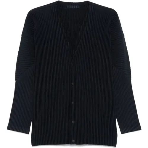 Navy Plissé V-Neck Sweater , male, Sizes: L - Issey Miyake - Modalova