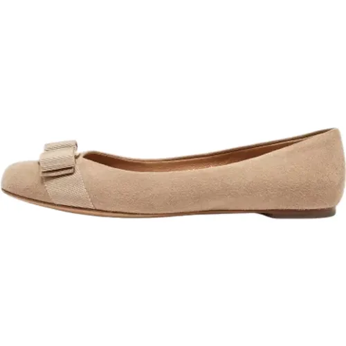 Pre-owned Suede flats , female, Sizes: 2 1/2 UK - Salvatore Ferragamo Pre-owned - Modalova