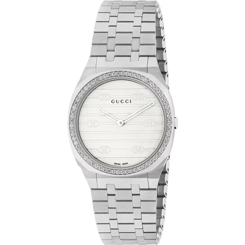 Mm stainless steel multi layered case, bezel set with diamonds, white brass dial with Interlocking G motif, five links stainless steel bracelet , fema - Gucci - Modalova