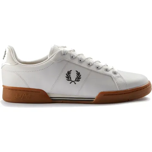 Leather Tennis Sneaker with Contrast Heel and Trim , male, Sizes: 6 UK, 11 UK, 12 UK, 10 UK, 7 UK - Fred Perry - Modalova