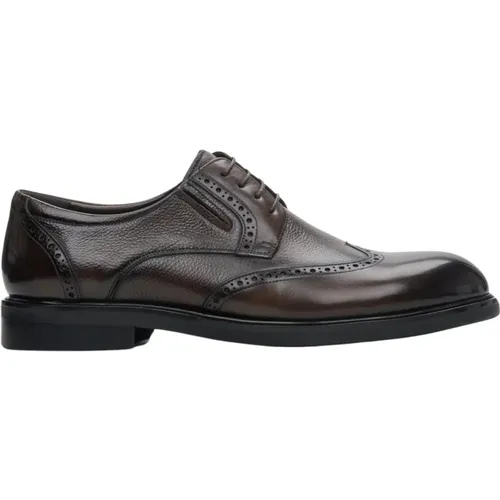 Herren Braune Lederbrogues mit Dekorativer Perforation Er00114401 - Estro - Modalova