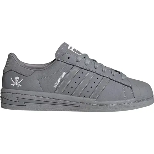 Limitierte Auflage Zement Grau Superstar Nachbarschaft , unisex, Größe: 48 EU - Adidas - Modalova