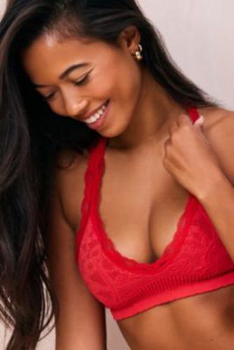 Seamless Stretch Lace Halter Bralette - Red M at Urban Outfitters - Out From Under - Modalova