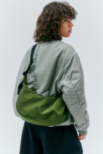 Medium Nylon Crescent Bag - Khaki at Urban Outfitters - BAGGU - Modalova