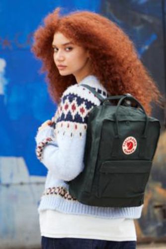 Kanken Backpack - Dark Green L: 38cm x W: 27cm x D: 13cm at Urban Outfitters - Fjallraven - Modalova