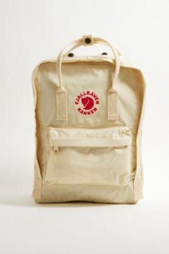 Kanken Backpack - Gold L: 38cm x W: 27cm x D: 13cm at Urban Outfitters - Fjallraven - Modalova