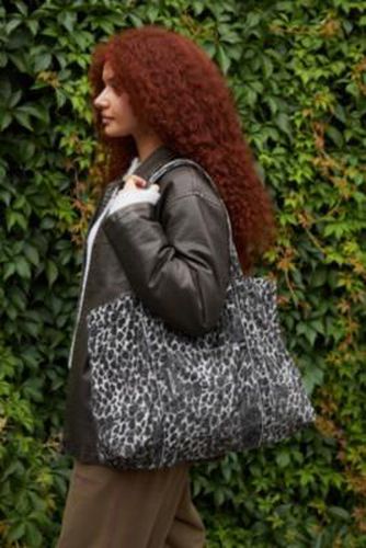 UO Leopard Pocket Corduroy Tote Bag - Grey ALL at - Urban Outfitters - Modalova