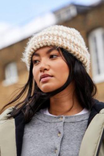 UO Chunky Knit Beanie - Cream at - Urban Outfitters - Modalova