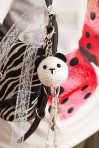 Panda Knitted Keyring - Black ALL at - Urban Outfitters - Modalova