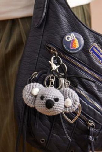 Koala Bear Knitted Keyring - Grey at - Urban Outfitters - Modalova