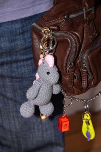 Dino Knit Keyring - at - Urban Outfitters - Modalova