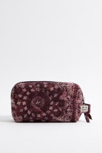 Bandana Print Quilted Makeup Bag - ALL at - Urban Outfitters - Modalova