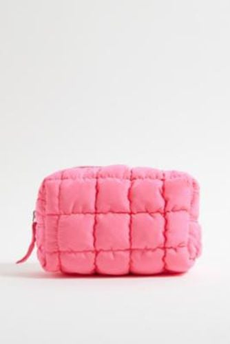 UO Satin Quilted Popcorn Makeup Bag - ALL at - Urban Outfitters - Modalova