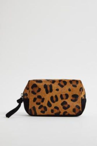 UO Leopard Print Suede Makeup Bag - Black ALL at - Urban Outfitters - Modalova